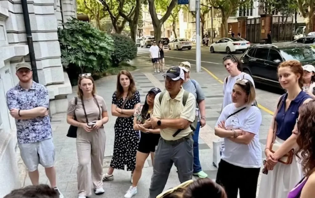 shanghai-city-walk-guided-tour-experience guided walking tour experience in Shanghai with local guide and travelers
