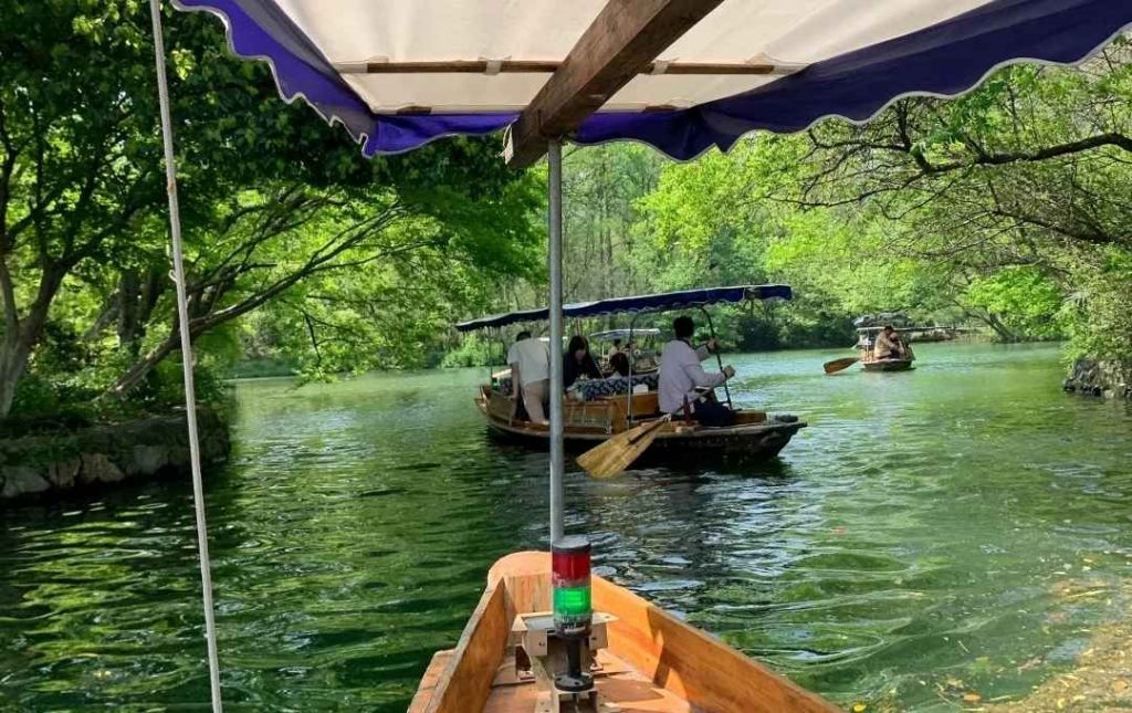 2-Day Hangzhou Cultural Experience: West Lake, Silk Heritage & Old Town