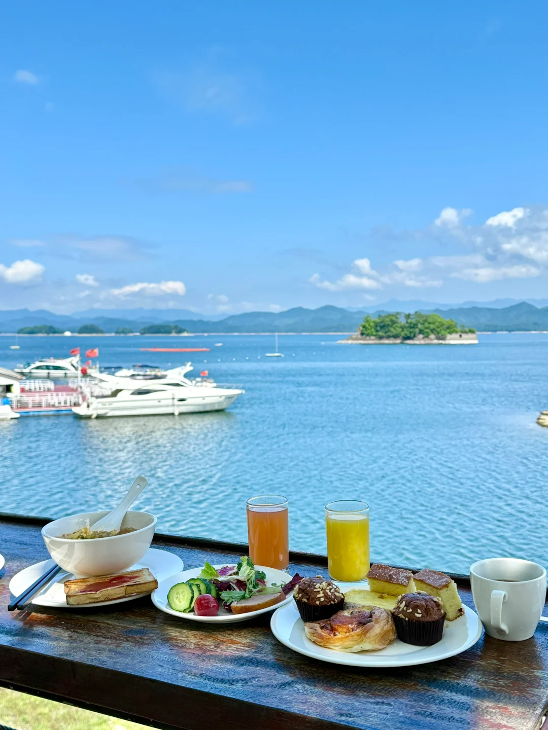 Lakeside resort  summer getaway from Shanghai at Qiandao Lake
